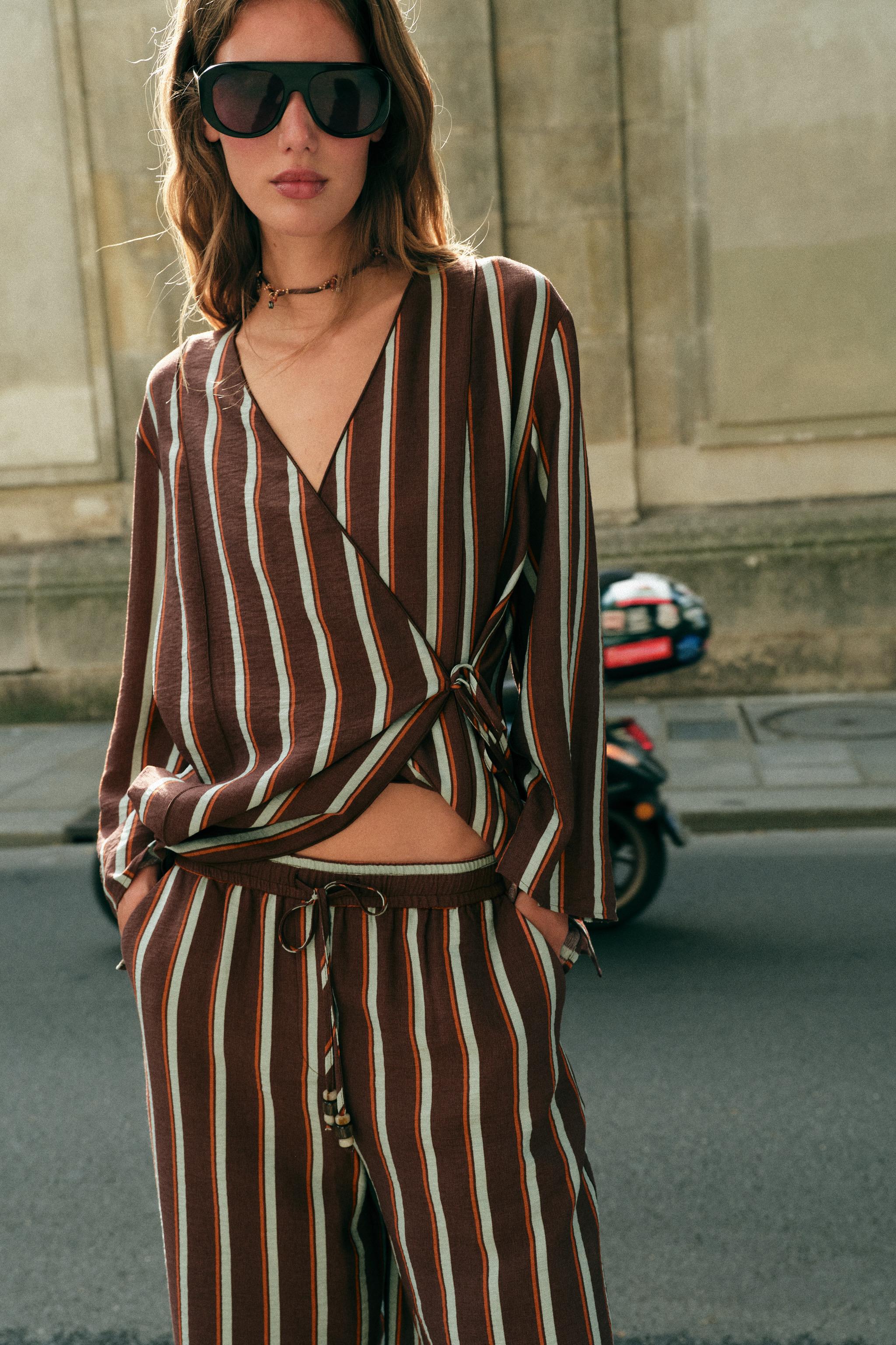 PANTALON LARGE À RAYURES